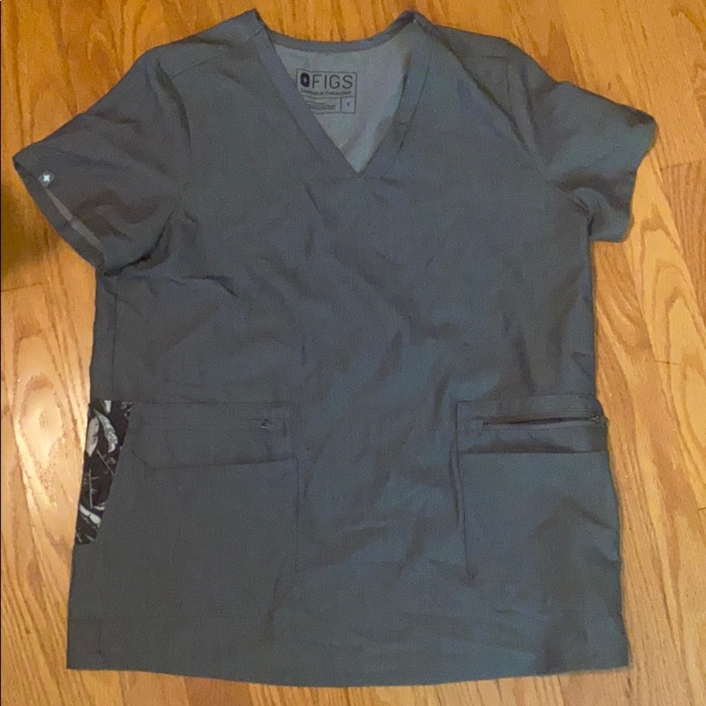 Figs scrub top and bottom